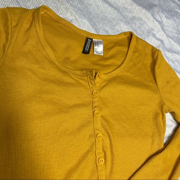 🌿3/$20 H&M ⋆ Long Sleeve - Picture 3 of 3